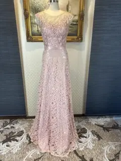 薄いピンクの刺繍レースAラインロングドレス