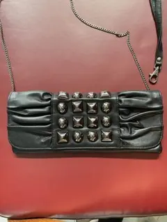 スタッズ付きブラッククラッチバッグ