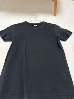 ユニクロ　Tシャツ　ブラック　細身　Sサイズ