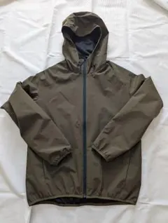 GU オリーブ色 フード付きナイロンジャケット