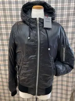 冬物SALE 未使用　DUVETICA ブラックダウンジャケット　　1836