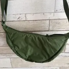 オリーブグリーン 半月型ショルダーバッグ