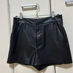 ZARAレザーショートパンツ