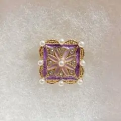 ピンバッジ　ピンクパープル　スクエア　パールビジュー　クラシカル　簡易ラッピング