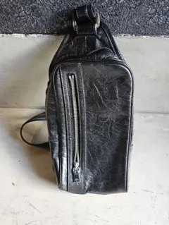ブラックレザー ボディバッグ　アニアリ