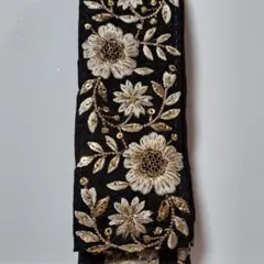 インド刺繍リボン 花柄 ブラック ゴールドのサムネイル