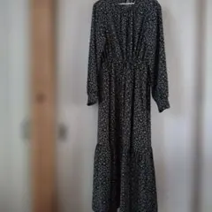 黒系小花柄ロングワンピース