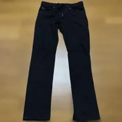 黒のストレートジーンズ　GU