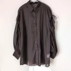 【INGNI】肩スリットリボンシアーシャツ　ラメ　ダークブラウン　Mサイズ