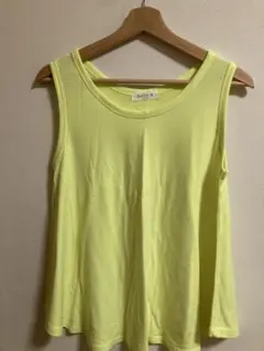 ノースリーブ　タンクトップ　トレーニングウェア