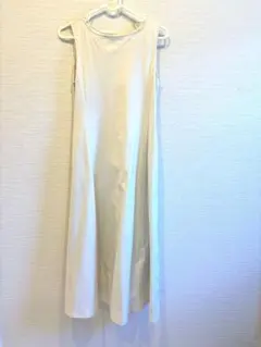 ユニクロ ウルトラストレッチエアリズムワンピース ホワイト 白