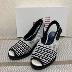 fitfit バックストラップサンダル ブラック×ホワイトのサムネイル