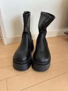 ブラックレザー厚底ショートブーツ