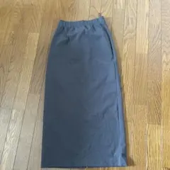 ダークグレー タイトスカート スリット入り