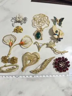 ヴィンテージ ブローチ まとめ売り 大量セット - メルカリ