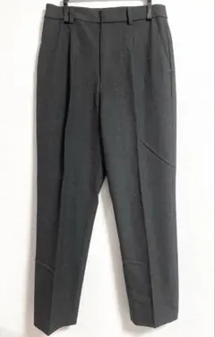 ダークグレー　スラックス　ユニクロ