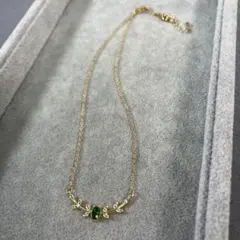 リーフモチーフ ネックレス　グリーンストーン