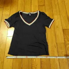 FOREVER21 ネイビー Vネック 半袖Tシャツのサムネイル