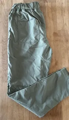 【GU】ナイロンパンツ　150cmのサムネイル