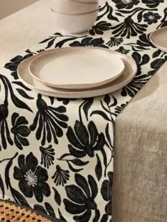 黒い花柄 テーブルランナー 33x183cm