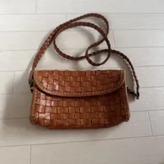 レザー編み込みショルダーバッグ