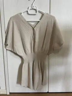 ベージュ 半袖ニット Vネック