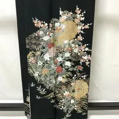 b240 正絹　黒留袖　比翼付　五つ紋　金銀箔　極美品　着物