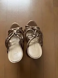 BCBGMAXAZRIA メタリック ストラップ サンダルのサムネイル