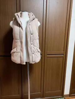 GAP フード付きベージュダウンベスト裏フリース