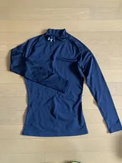 UNDER ARMOUR 黒長袖ハイネックインナー レディース