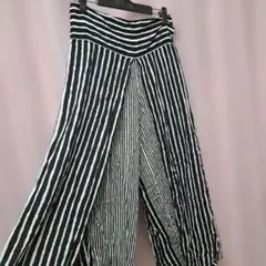 黒と白のストライプ ガウチョパンツ