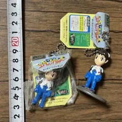 新世紀エヴァンゲリオン　キーチェーンフィギュア　碇シンジ　2個セット　台座付き