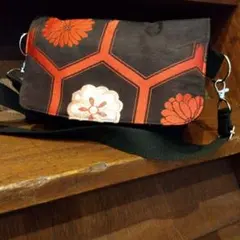 帯　リメイク　花柄刺繍 ショルダーバッグ　ポシェット　黒