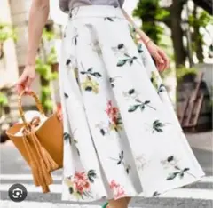 花柄 フレアスカート ホワイトのサムネイル