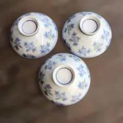 青い花柄の陶磁器ボウル 3個セット