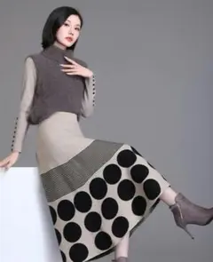 ビッグポルカドットニットスカート　Aライン　ベージュ　カーキ