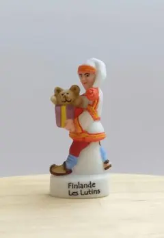 ◈フェーブ8◈　クリスマス　クマのプレゼントを持つ妖精