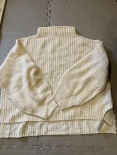 アイボリー ハイネック バルーンスリーブ ニットセーター