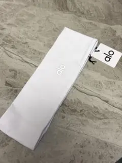 【新品】alo yogaアロ ヨガ ヘッドバンド へアバンド ホワイト