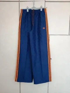 極美品　adidas 　オーバーサイズ トラックパンツのサムネイル