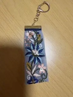 ミルクティー様【オーダー】インド刺繍リボンのキーホルダー補助ベルト　ブルー×水色 春限定オーダー販売】インド刺繍リボンのキーホルダー補助ベルト