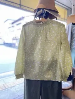 新品 シャーリングゴムフリルプルオーバー 花柄ブラウス　 Parkesのサムネイル