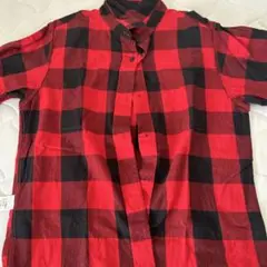 赤と黒のチェックネルシャツ