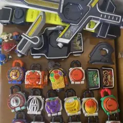 仮面ライダー鎧武 CSM戦極ドライバー、無双セイバー、ロックシード25個セット