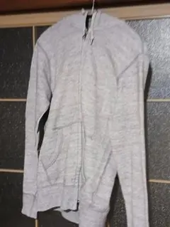 UNIQLOグレー ジップアップ フード付きパーカー