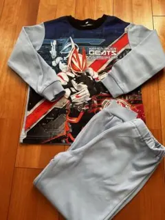 仮面ライダーギーツ 変身光る パジャマ 長袖 肌側綿100%