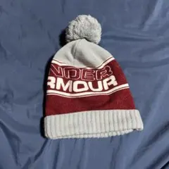 UNDER ARMOUR ポンポン付きニット帽