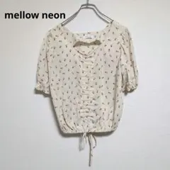 メロウネオン【美品】ブラウス　半袖　花柄　総柄　かわいい【フリーサイズ】のサムネイル