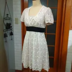 新品　ビーラディエンス花の刺繍レースワンピース
