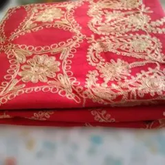 赤い綿　金刺繍花モチーフクロス